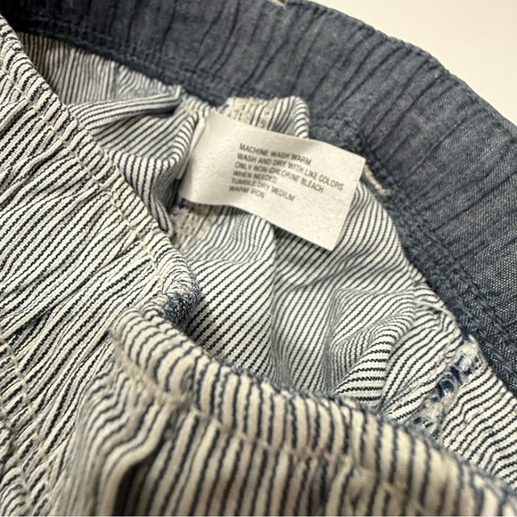 Baby GAP  Gray Pinstripe Shorts Seersucker Size 2T - Picture 5 of 6